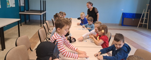 Klasa I na warsztatach w Bibliotece Publicznej w Dąbiu