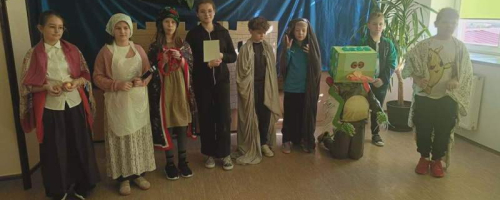  Czwartoklasiści aktorami 