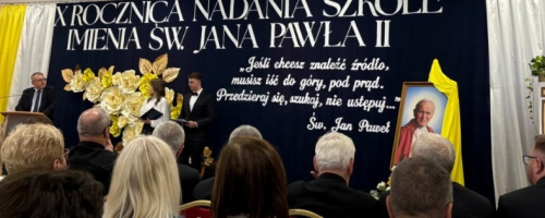 Udział uczniów naszej szkoły w obchodach X rocznicy nadania imienia Zespołowi Szkolno - Przedszkolnemu w Zarzeczu Łukowskim